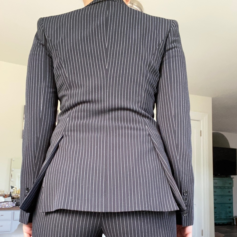 Suits - Picture 2 of 5